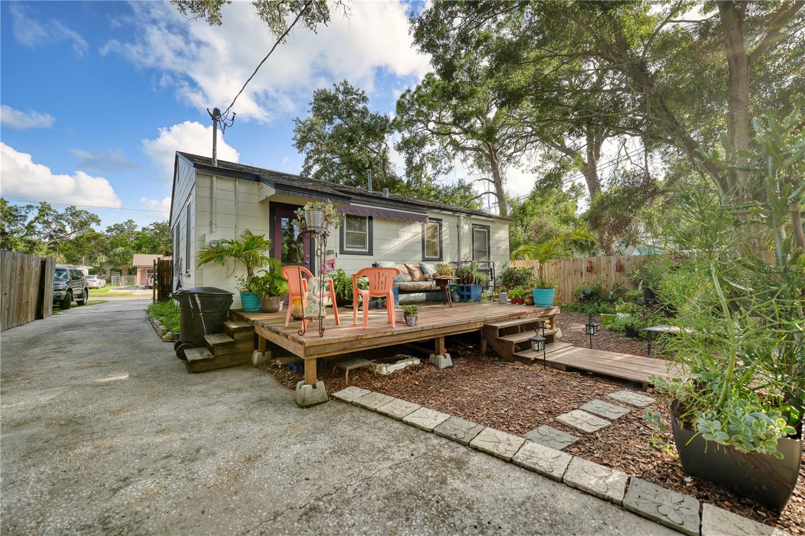 Listing photo id 12 for 735 26th Avenue S