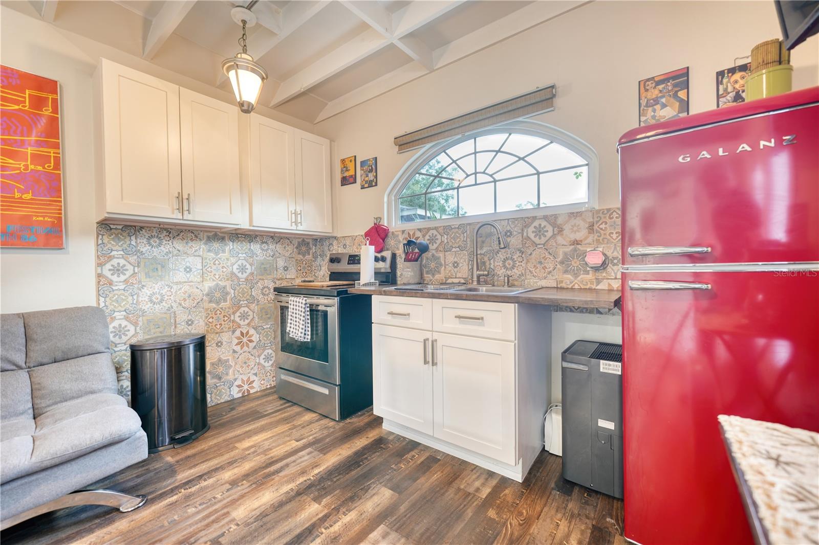 Listing photo id 17 for 735 26th Avenue S