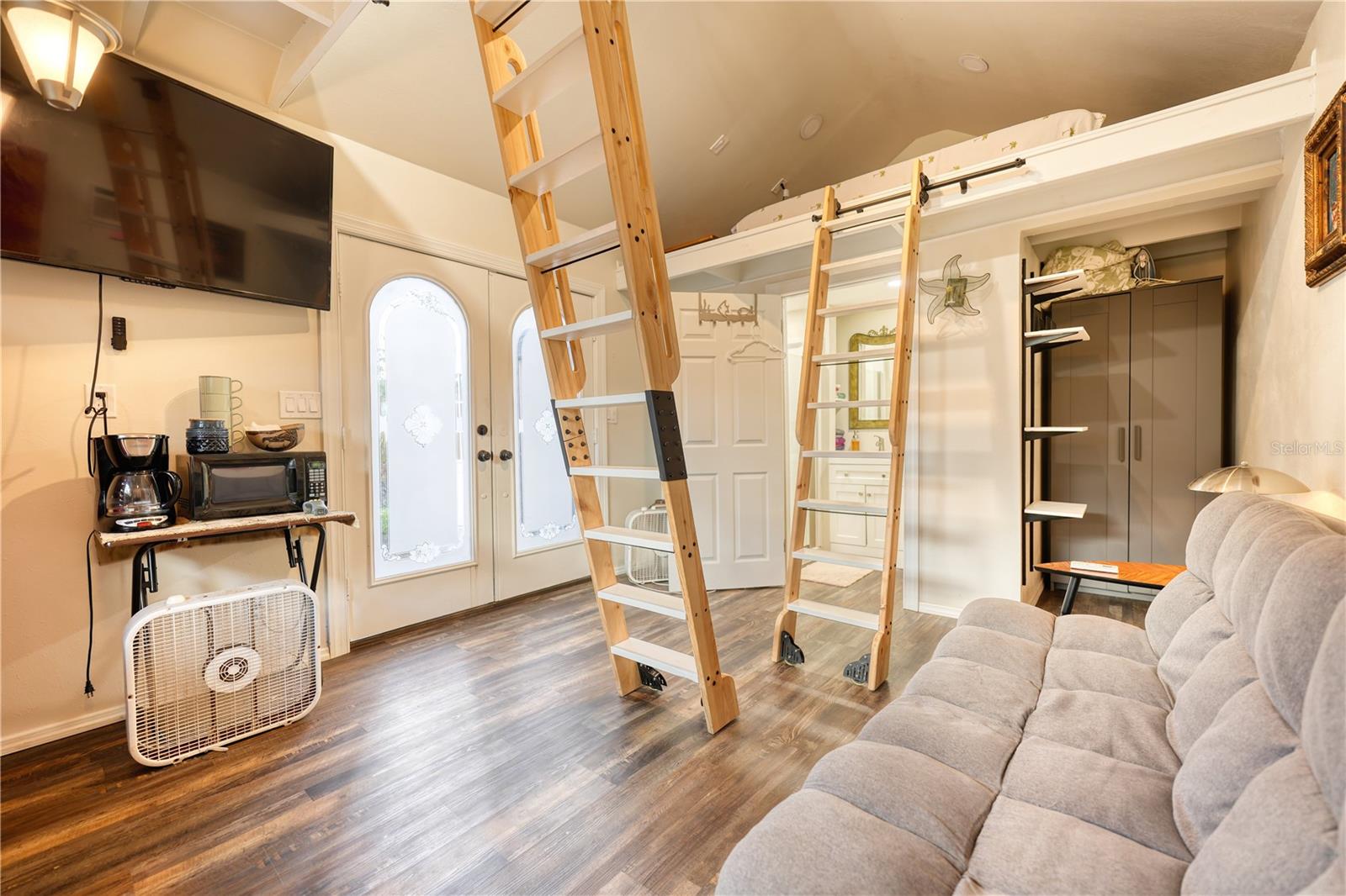 Listing photo id 18 for 735 26th Avenue S