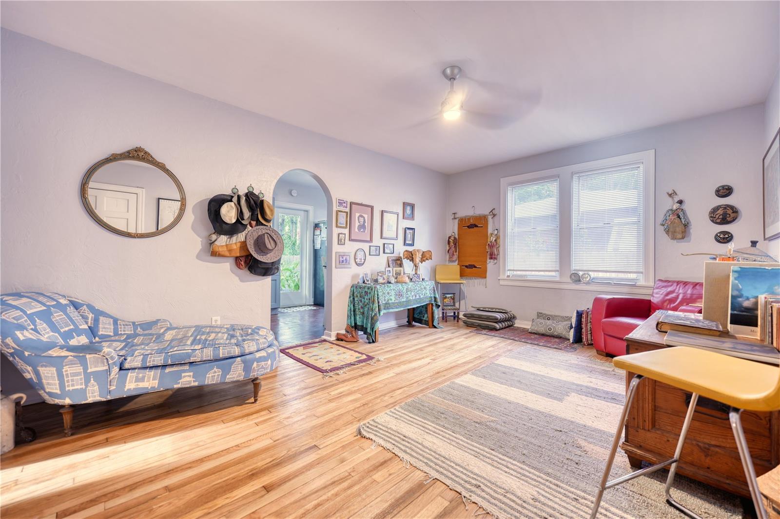 Listing photo id 2 for 735 26th Avenue S