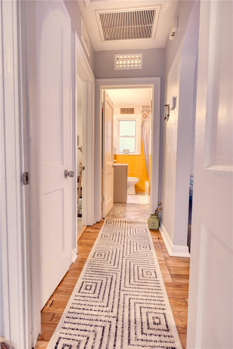 Listing photo id 6 for 735 26th Avenue S