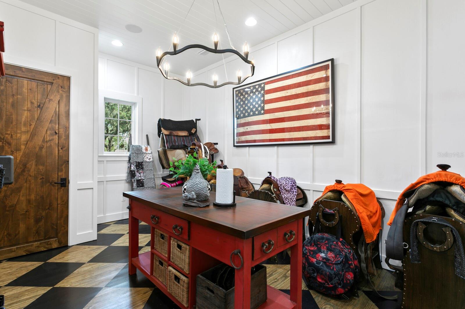 Listing photo id 8 for 10101 Tarpon Springs Road