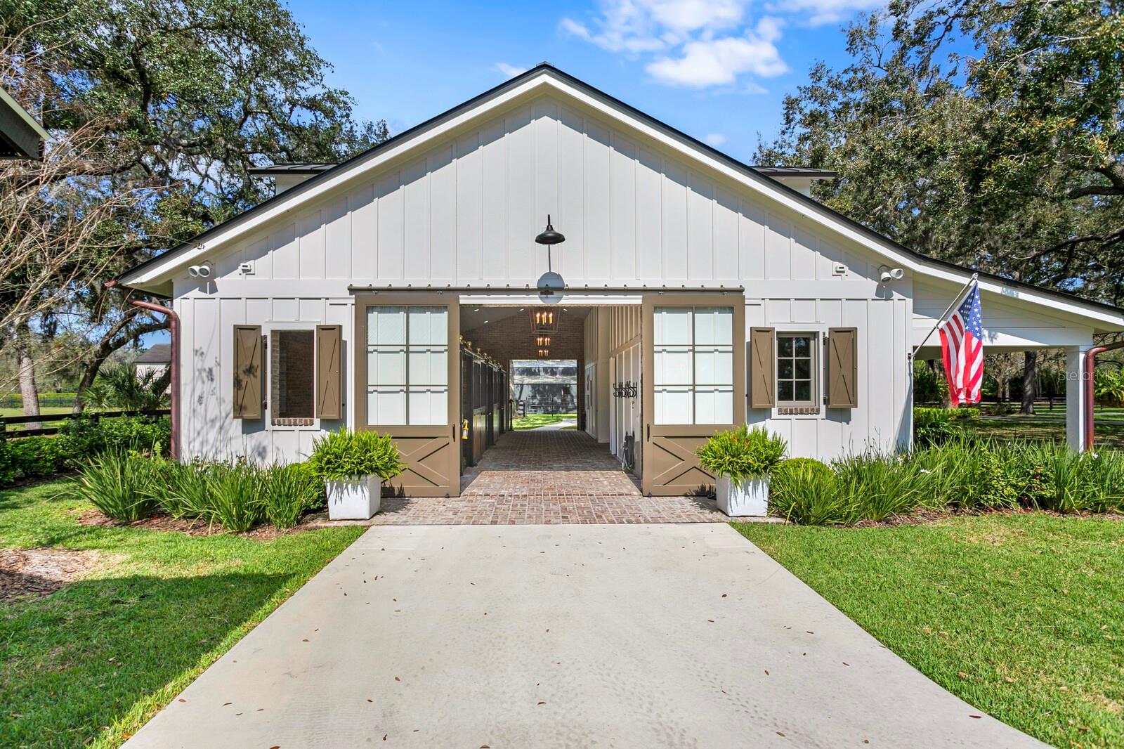 Listing photo id 9 for 10101 Tarpon Springs Road