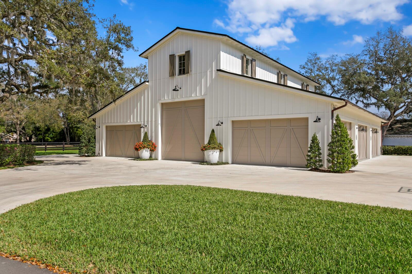 Listing photo id 11 for 10101 Tarpon Springs Road