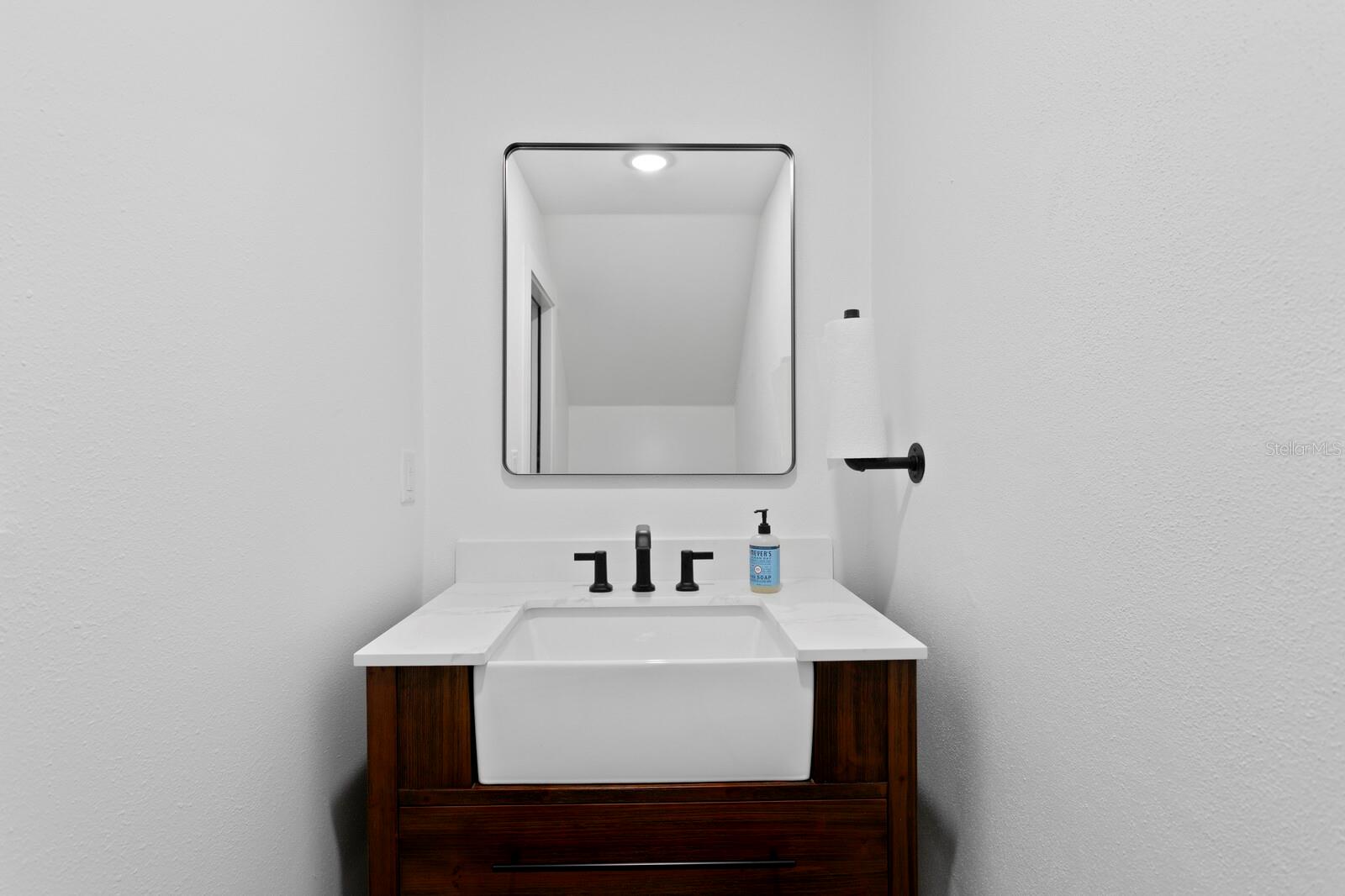 Listing photo id 15 for 10101 Tarpon Springs Road