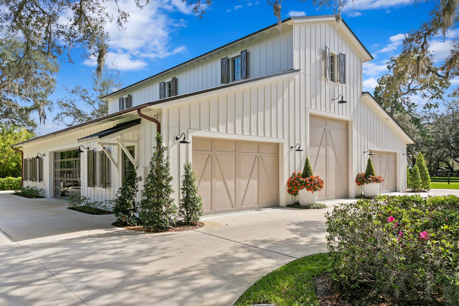 Listing photo id 16 for 10101 Tarpon Springs Road