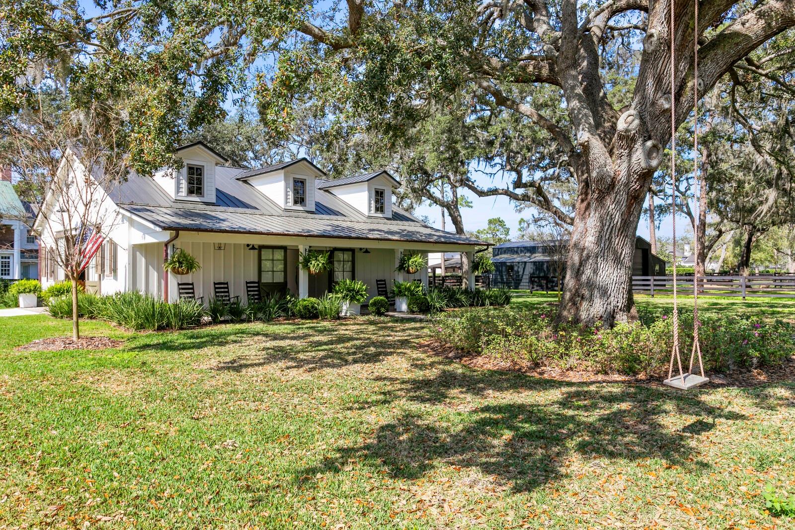 Listing photo id 3 for 10101 Tarpon Springs Road