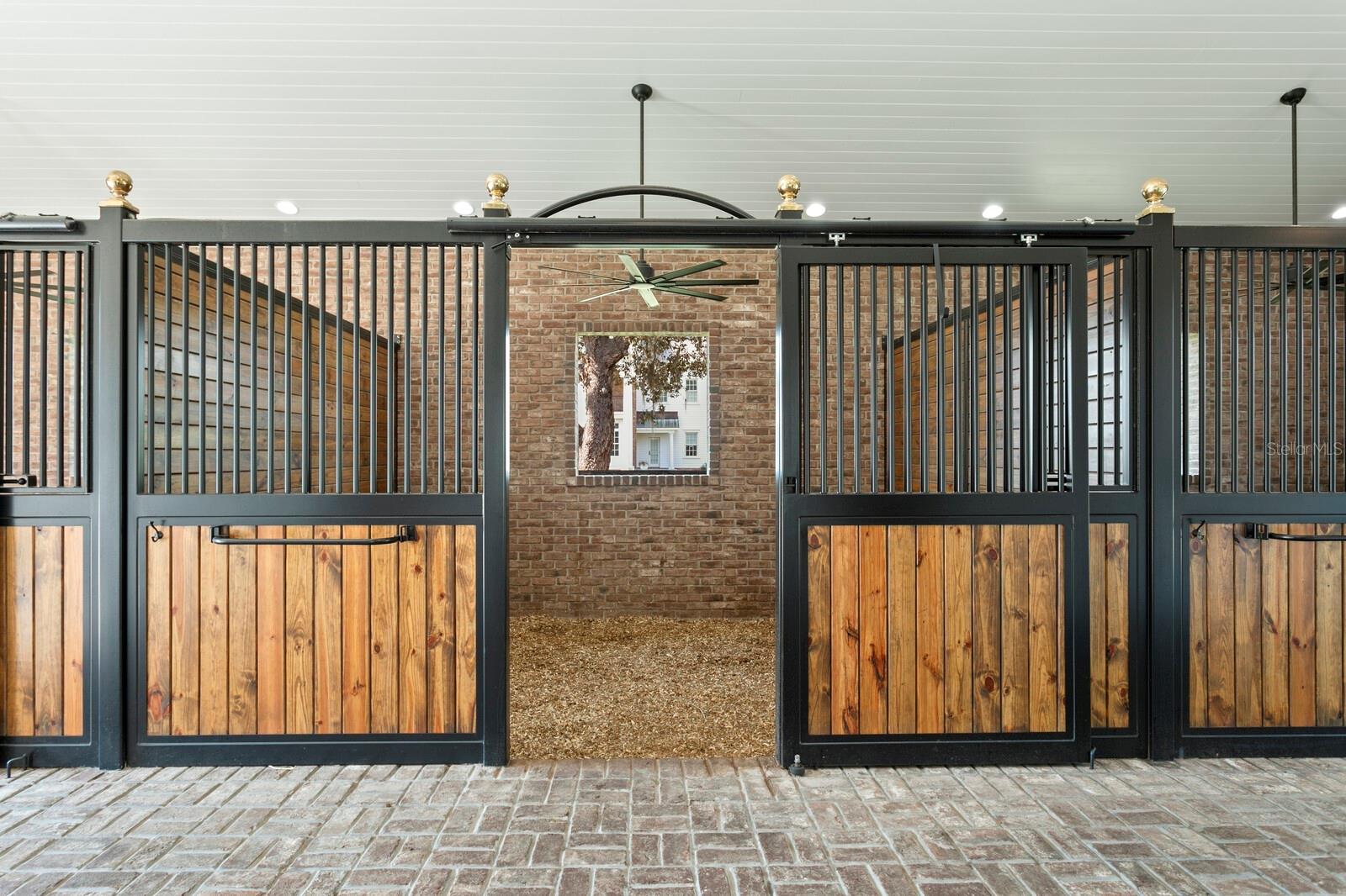 Listing photo id 6 for 10101 Tarpon Springs Road