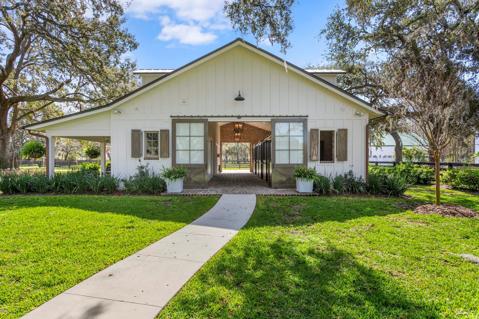 Listing photo id 7 for 10101 Tarpon Springs Road