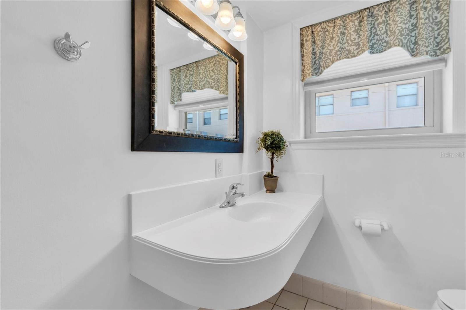 Image 19 of 25 For 6700 Sunset Way  303