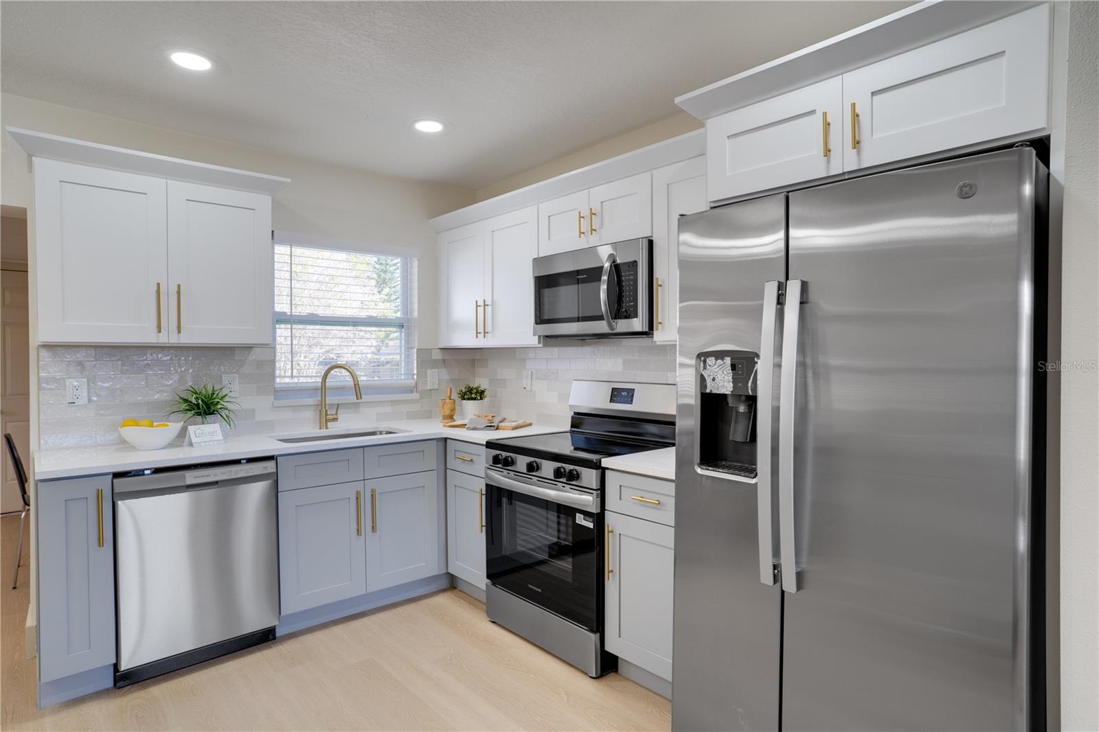 Image 8 of 29 For 4065 39th Avenue N