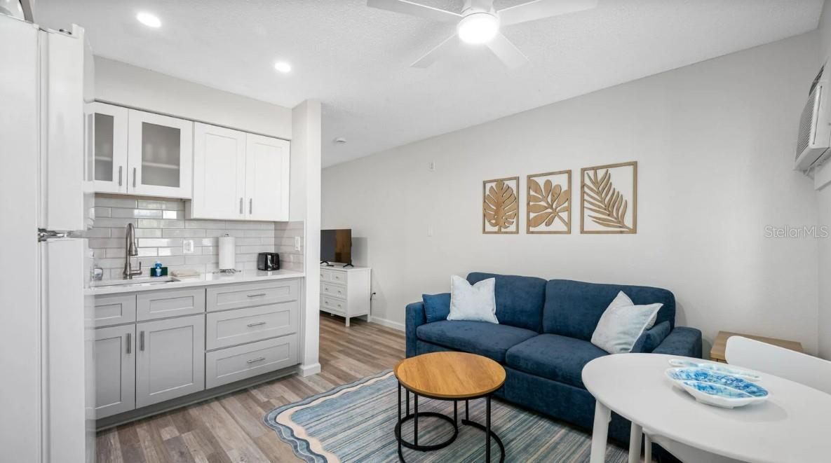 Image 3 of 19 For 2700 Gulf Boulevard 2