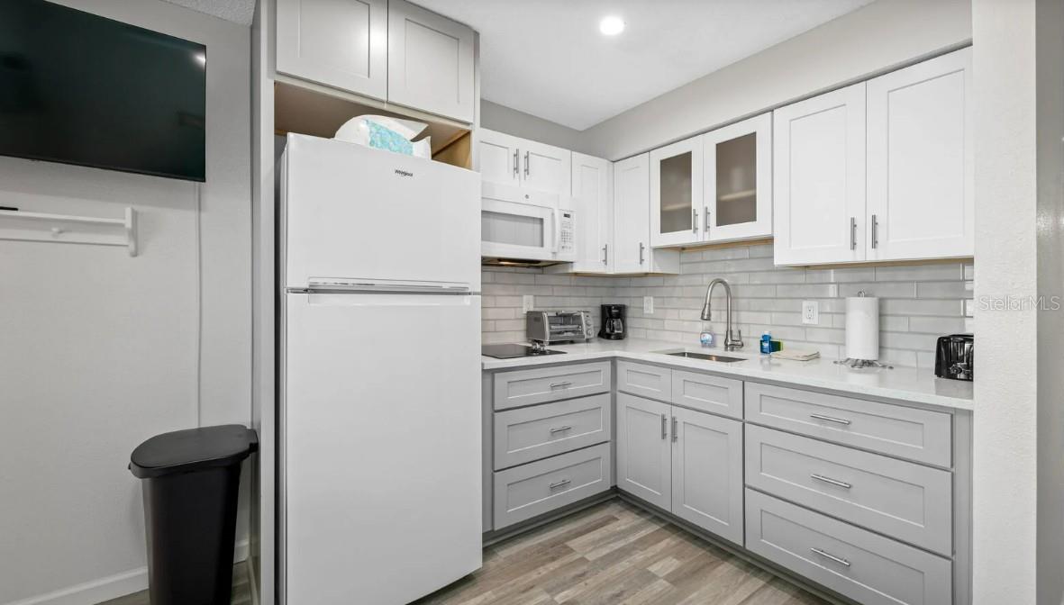 Image 6 of 19 For 2700 Gulf Boulevard 2