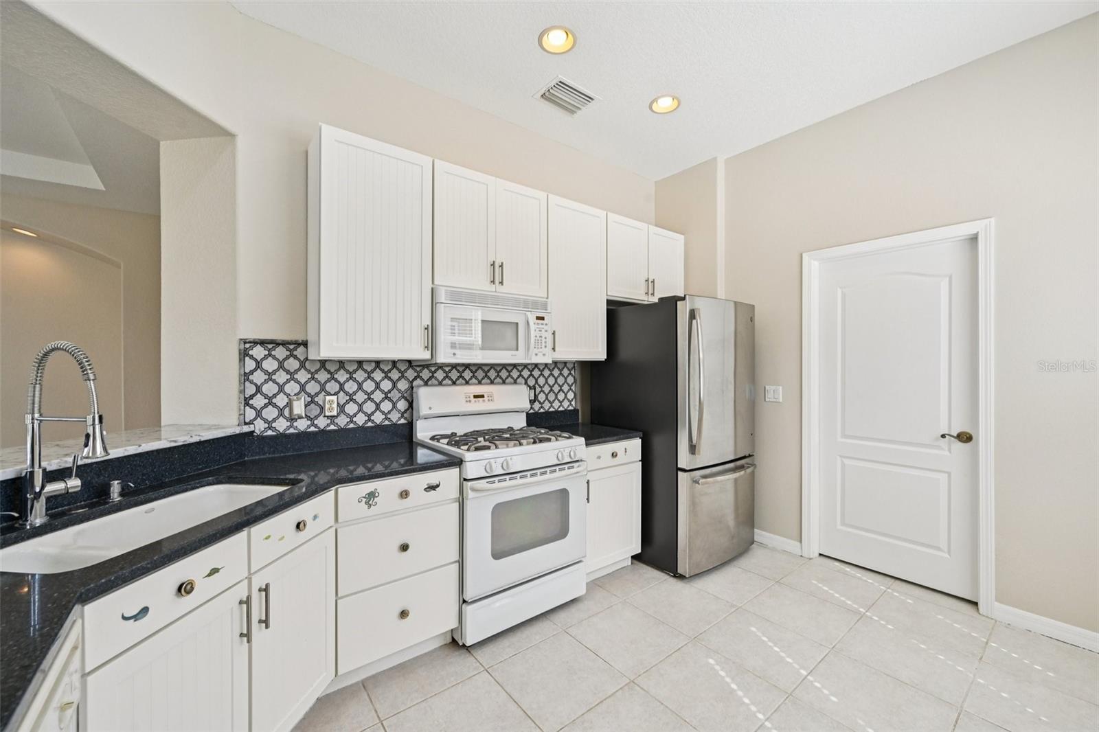 Image 13 of 58 For 819 Regal Manor Way