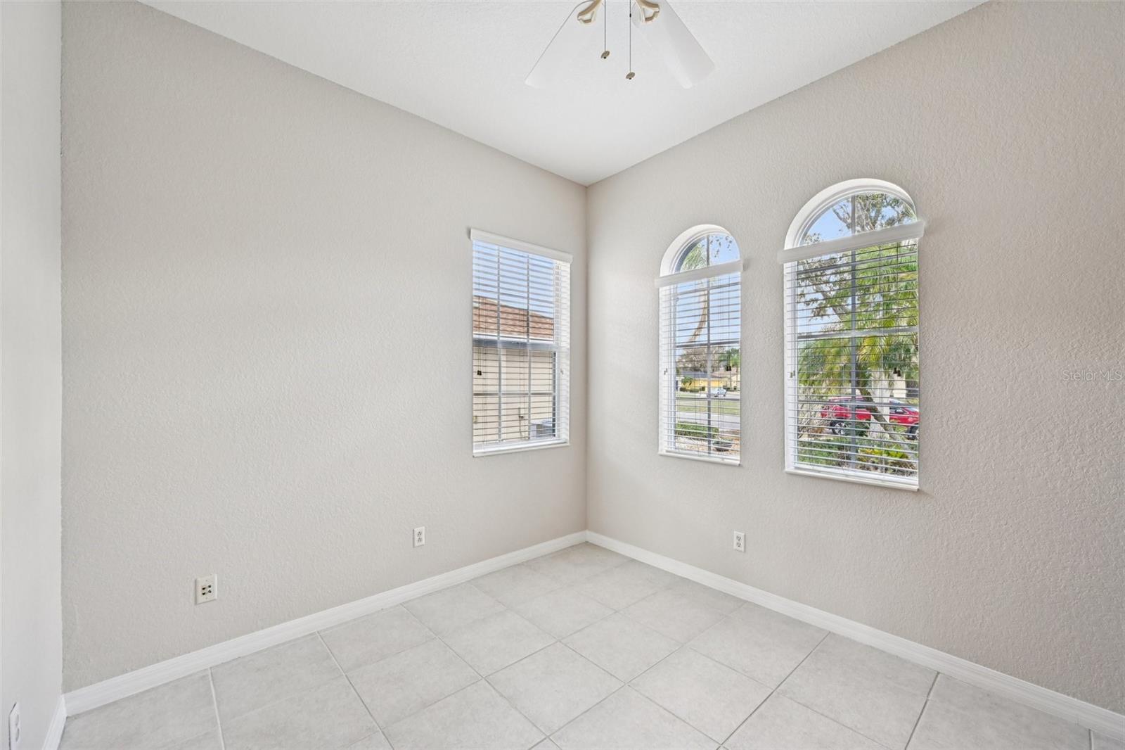 Image 16 of 58 For 819 Regal Manor Way