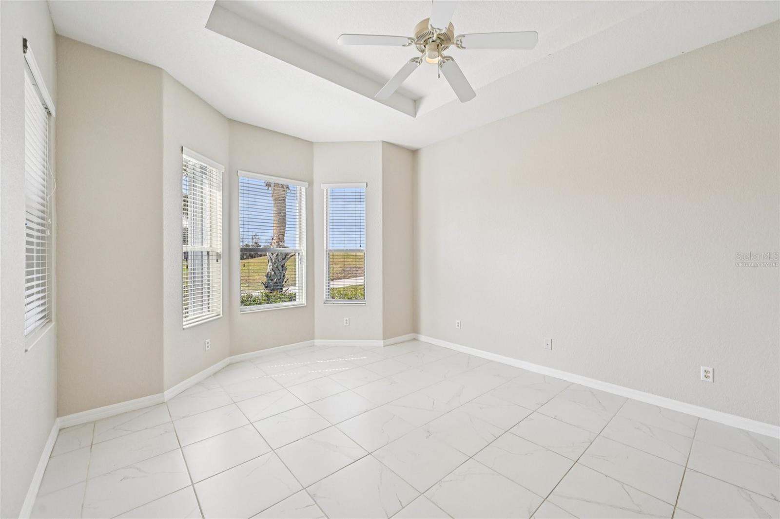 Image 18 of 58 For 819 Regal Manor Way