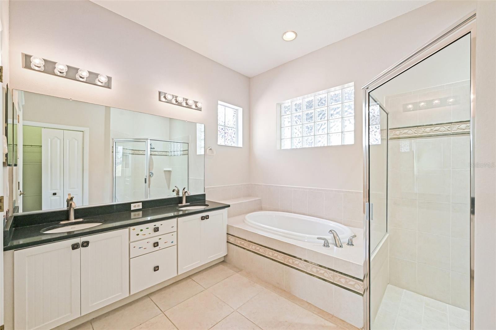 Image 22 of 58 For 819 Regal Manor Way