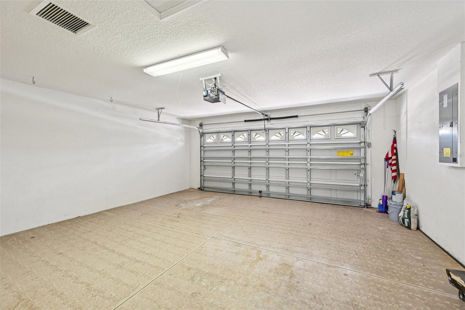 Image 31 of 58 For 819 Regal Manor Way