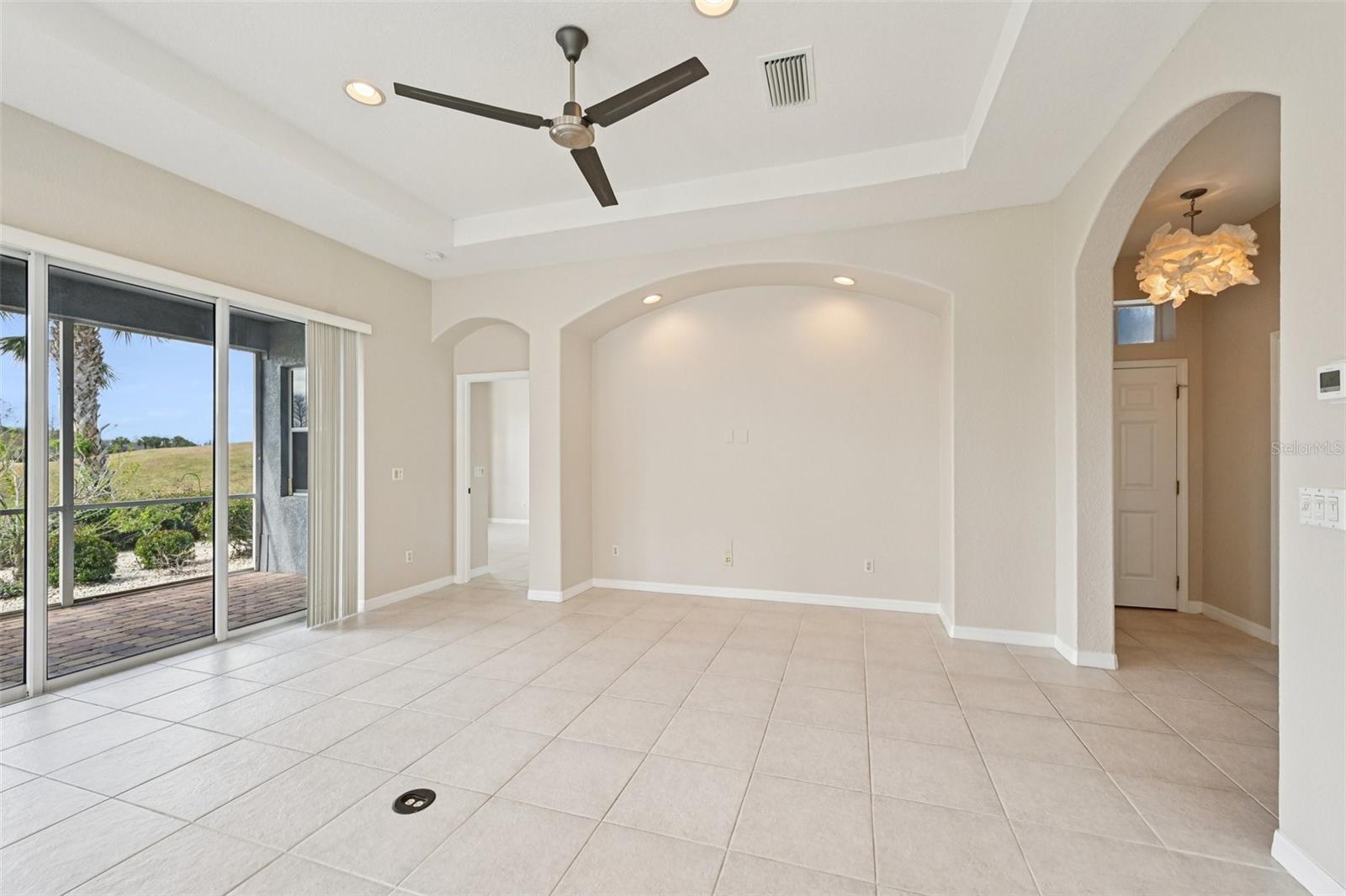 Image 9 of 58 For 819 Regal Manor Way