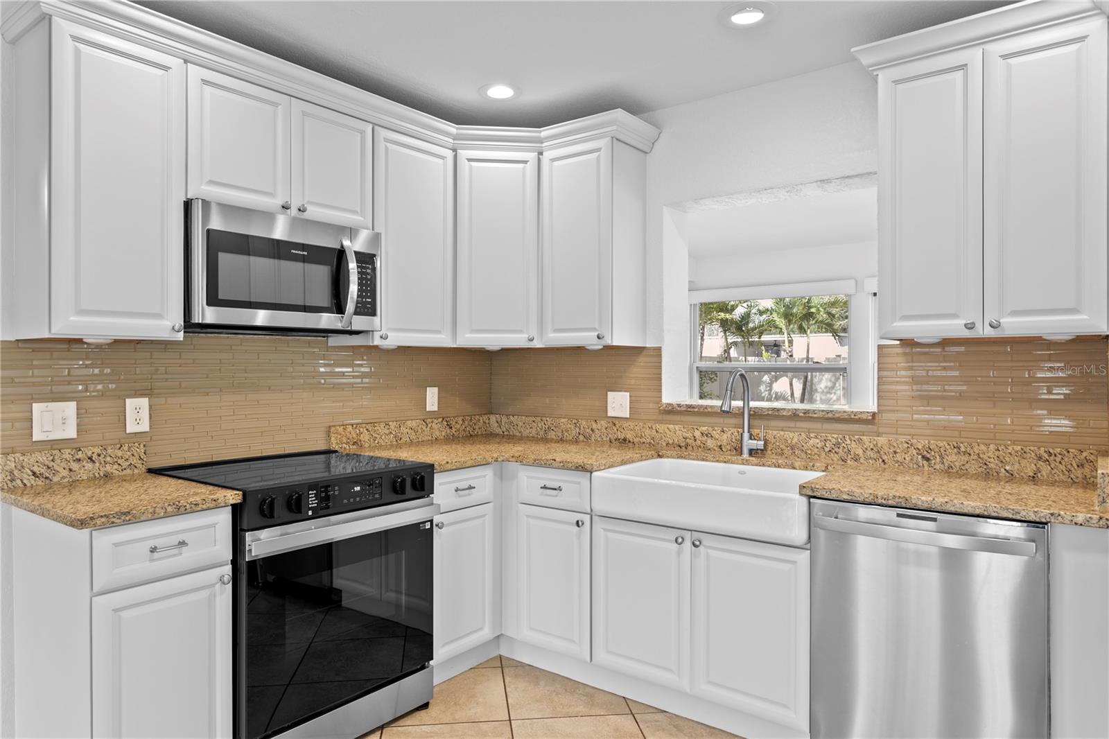 Image 18 of 44 For 761 42nd Avenue N