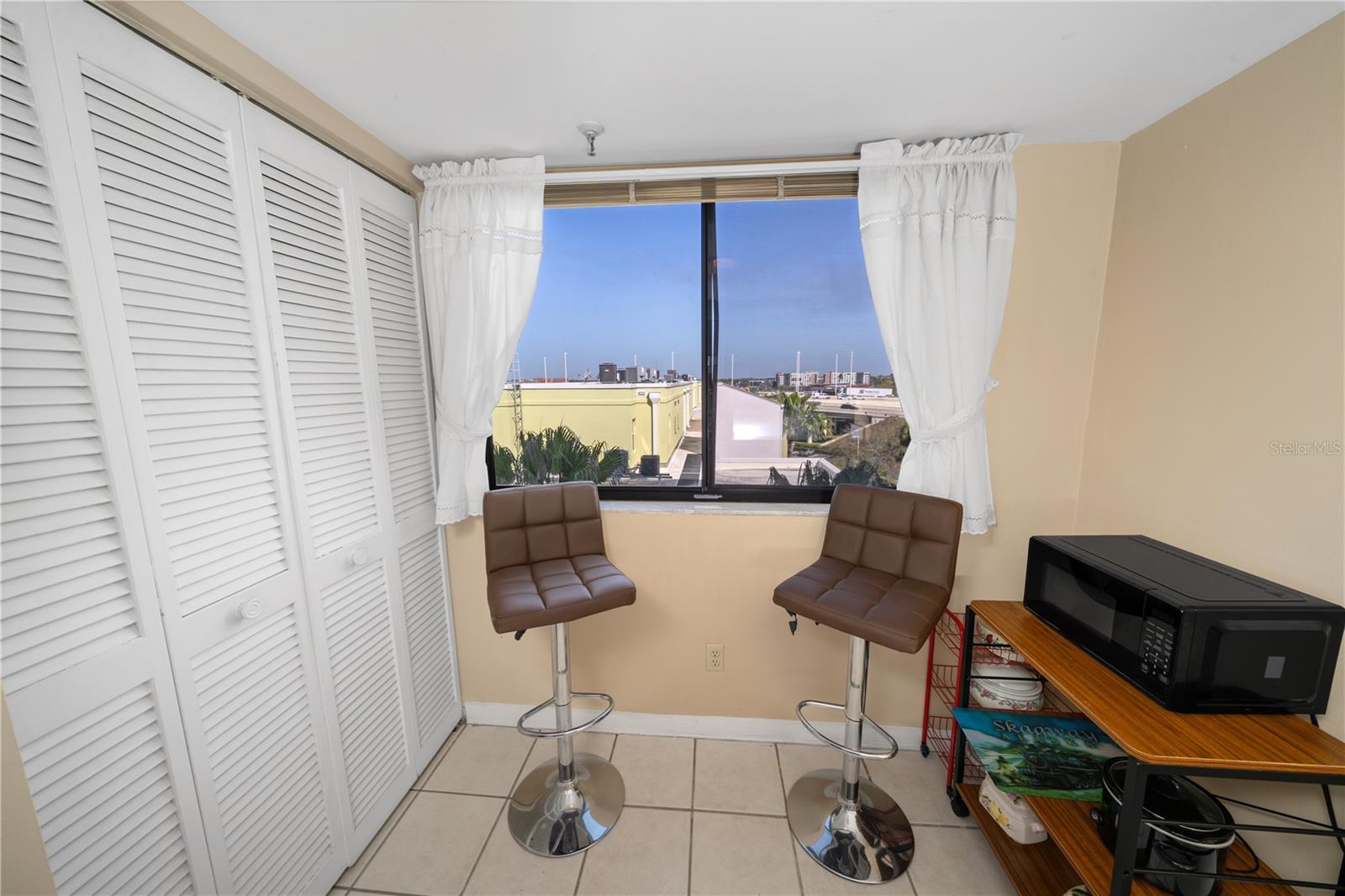 Image 10 of 41 For 201 Laurel Street 712