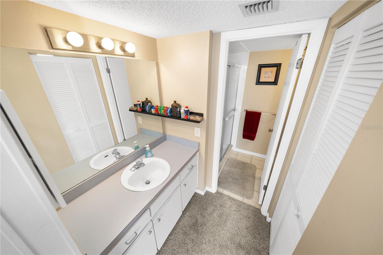 Image 15 of 41 For 201 Laurel Street 712