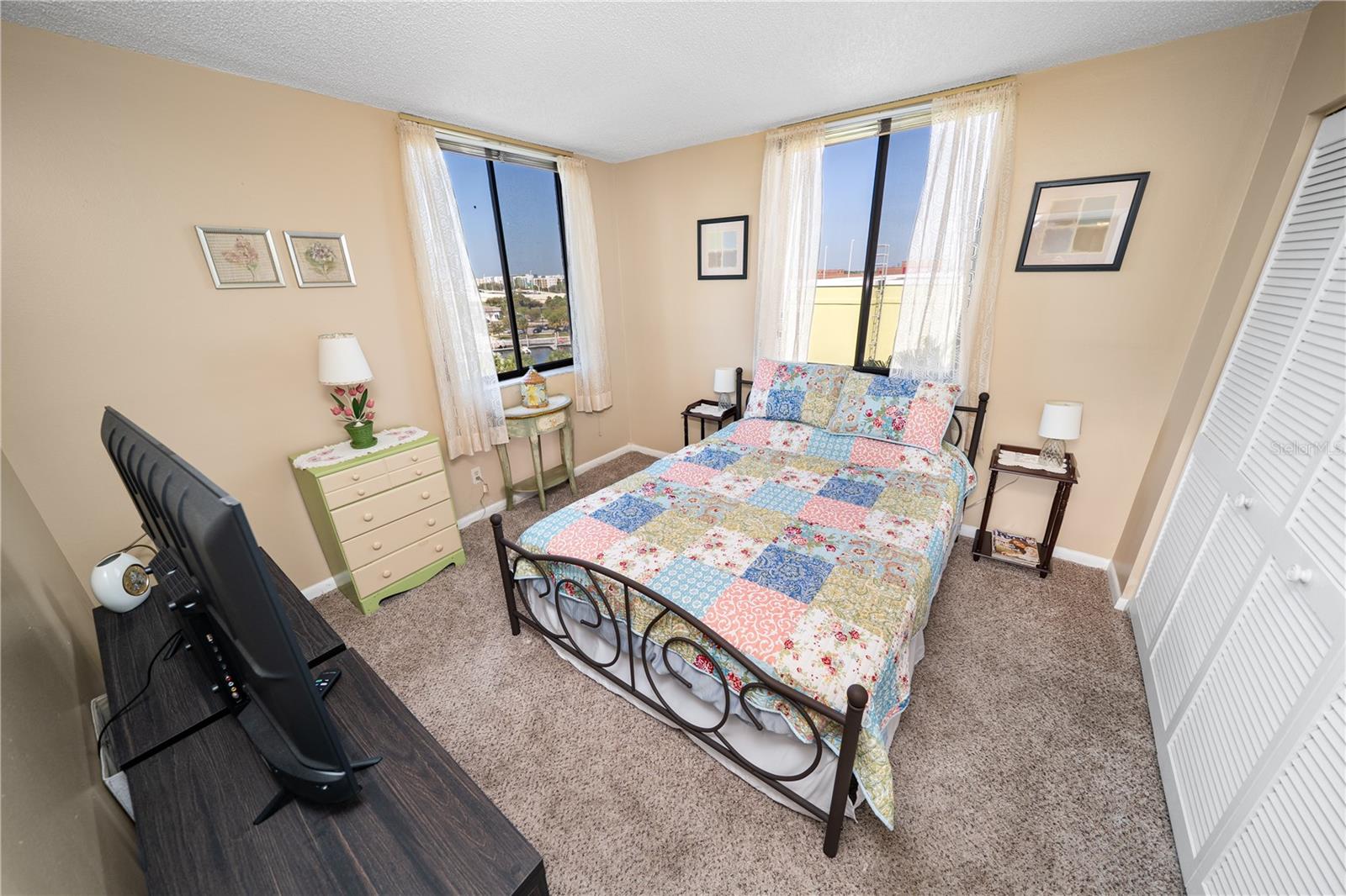 Image 18 of 41 For 201 Laurel Street 712