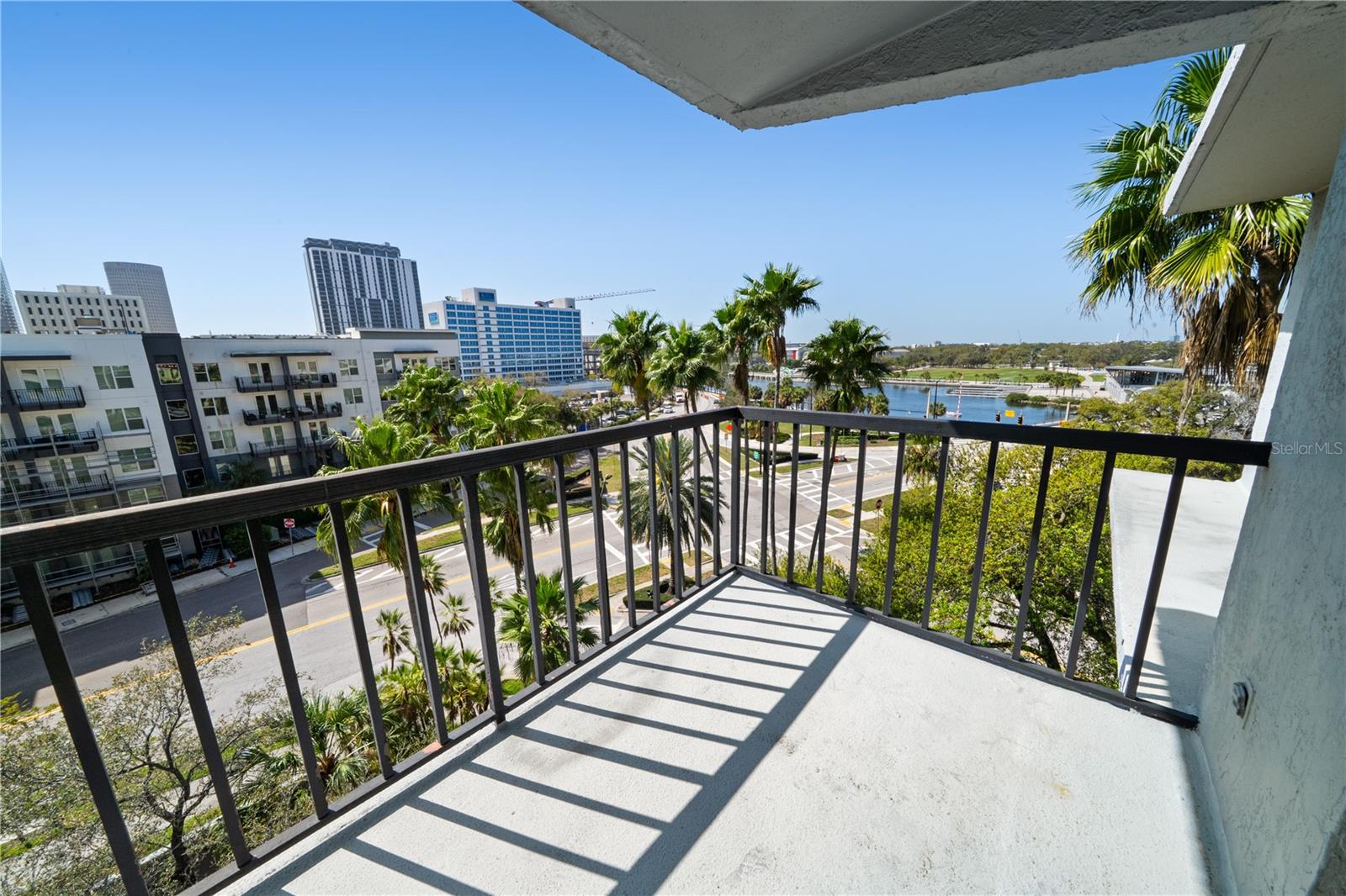 Image 20 of 41 For 201 Laurel Street 712