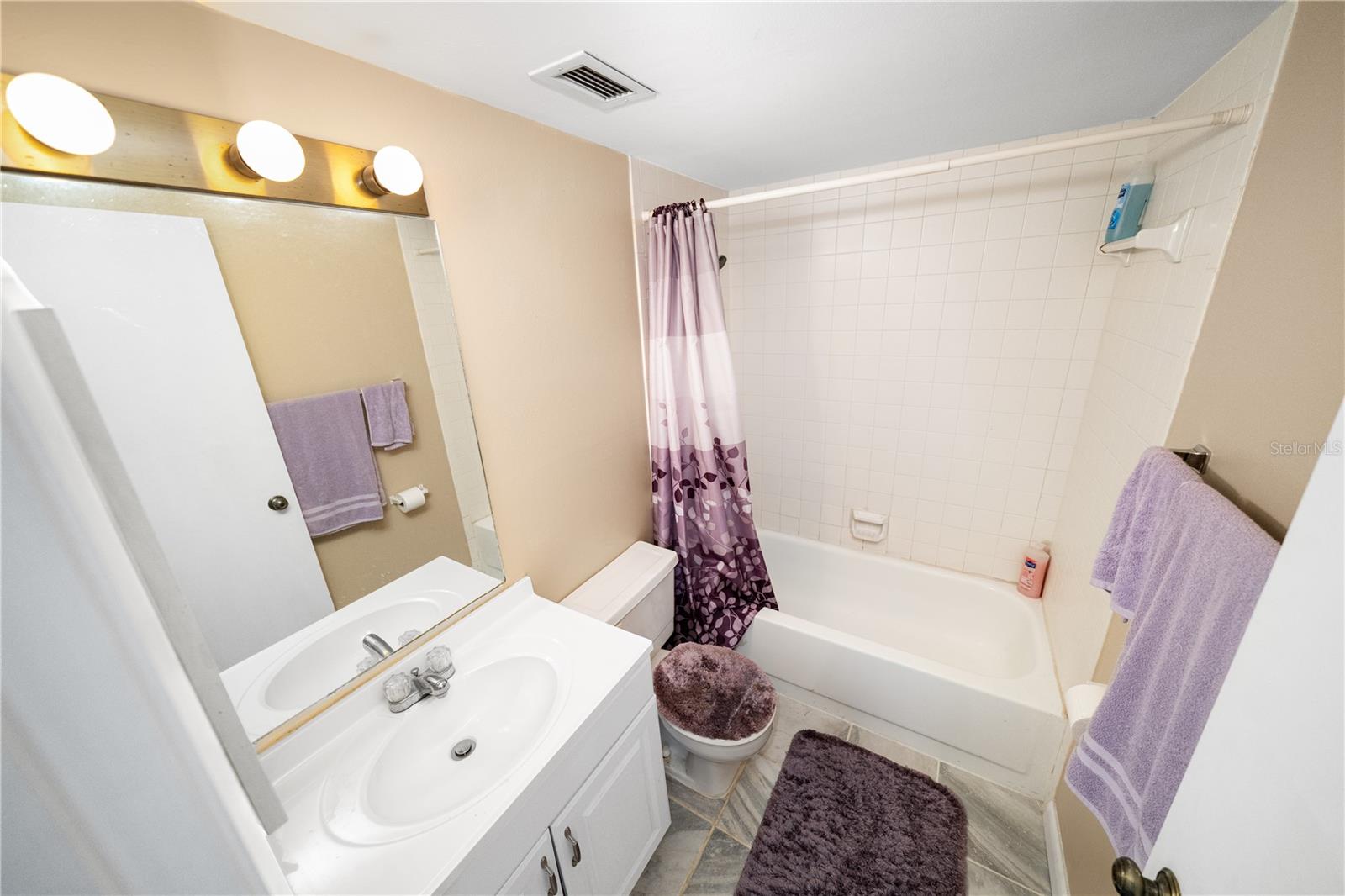 Image 21 of 41 For 201 Laurel Street 712