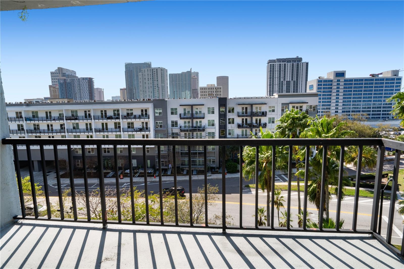 Image 22 of 41 For 201 Laurel Street 712