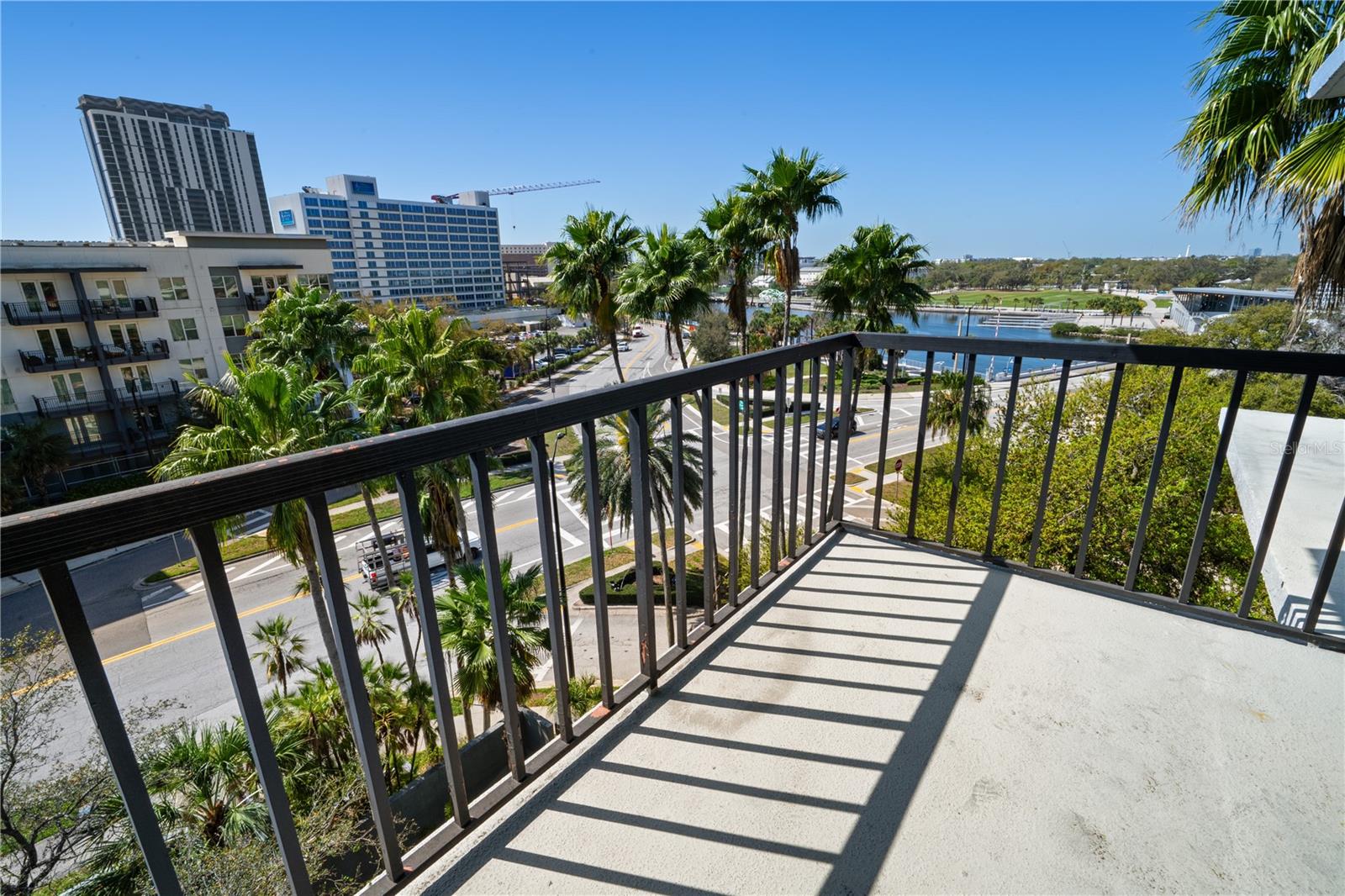 Image 23 of 41 For 201 Laurel Street 712