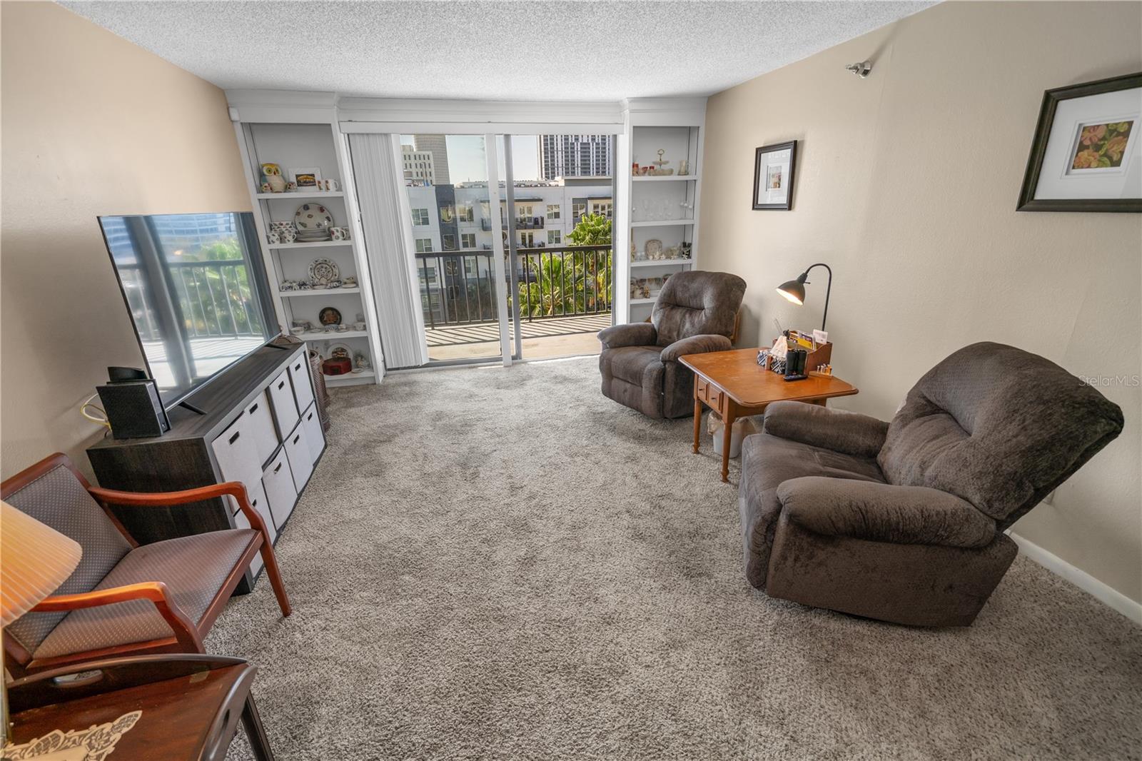 Image 6 of 41 For 201 Laurel Street 712