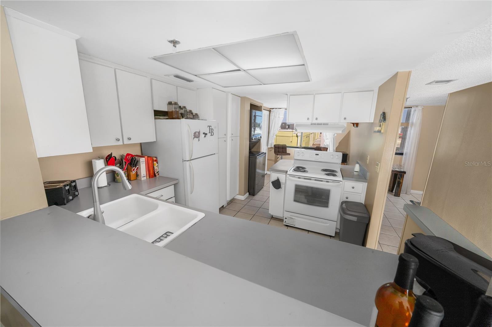 Image 7 of 41 For 201 Laurel Street 712