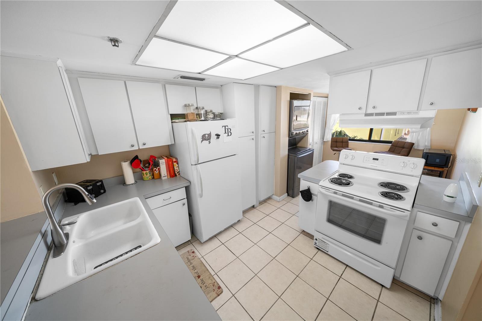 Image 8 of 41 For 201 Laurel Street 712