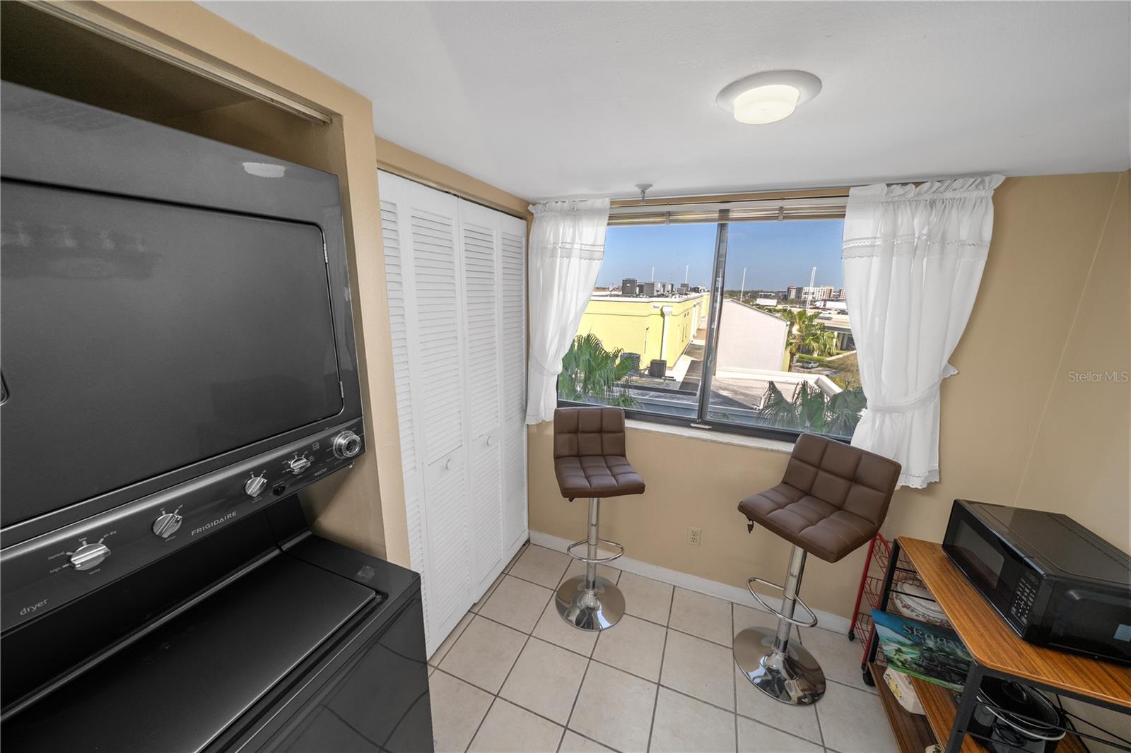 Image 9 of 41 For 201 Laurel Street 712