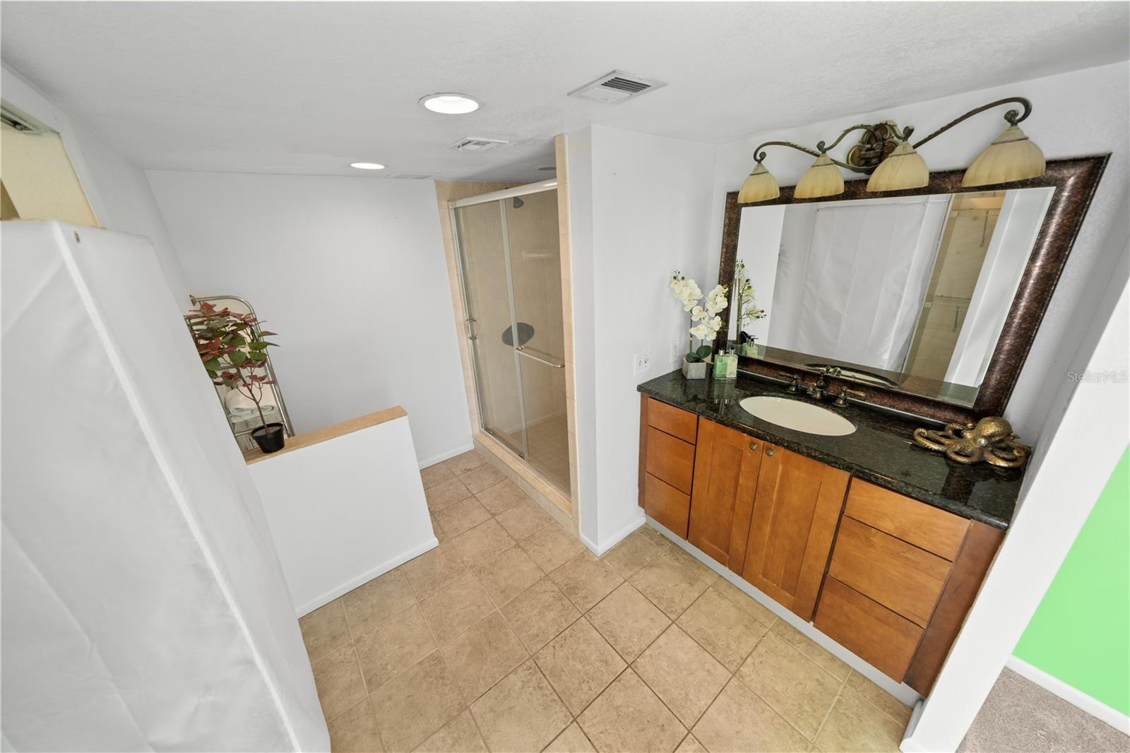 Image 17 of 60 For 201 Laurel Street 701