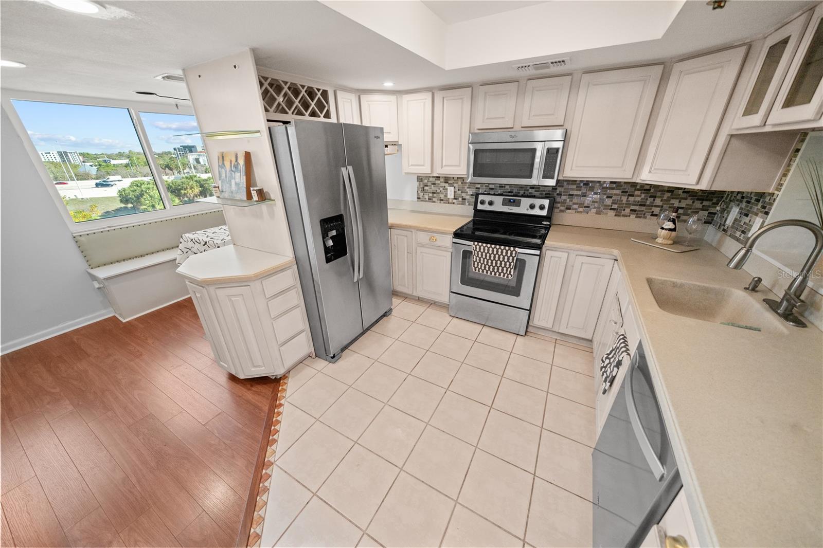 Image 3 of 60 For 201 Laurel Street 701