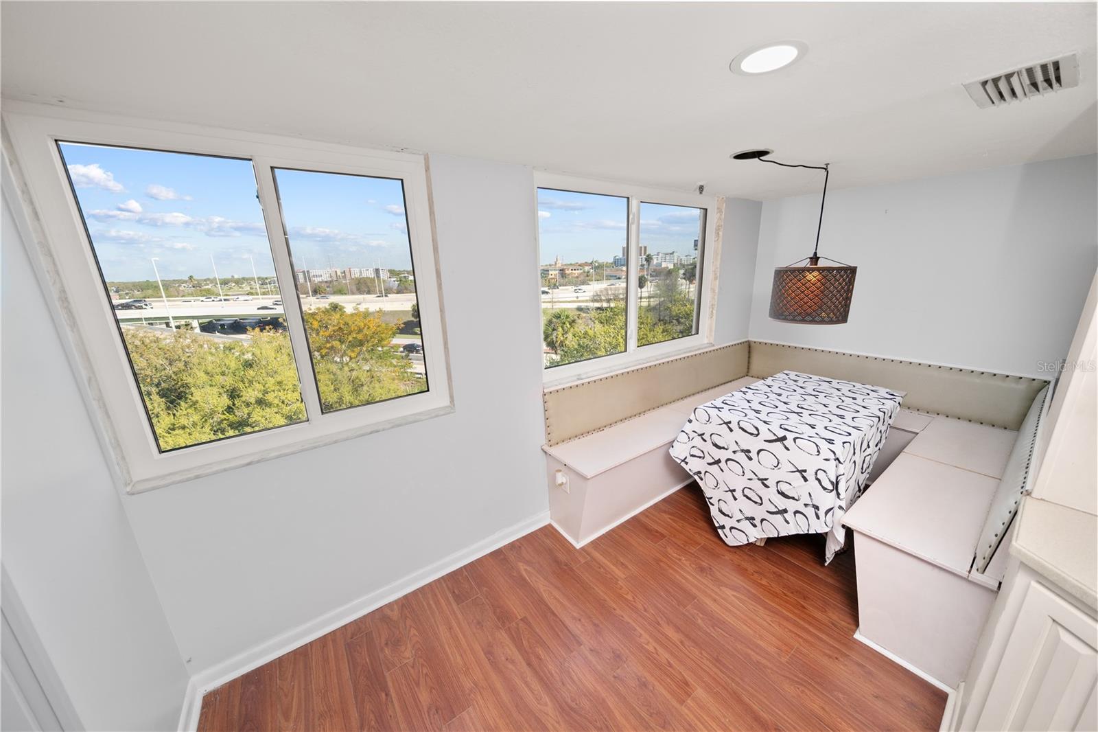 Image 6 of 60 For 201 Laurel Street 701