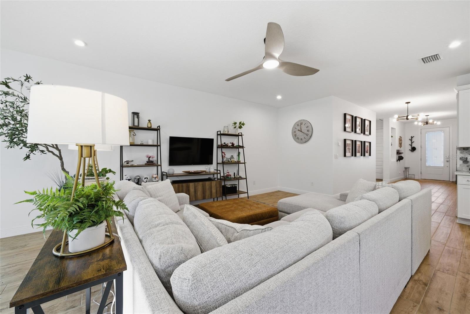 Image 6 of 72 For 5909 Silver Sun Drive