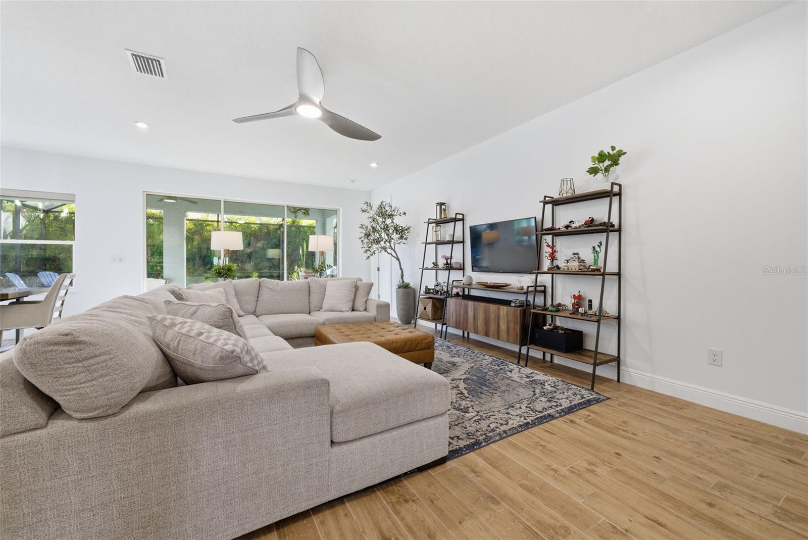 Image 8 of 72 For 5909 Silver Sun Drive