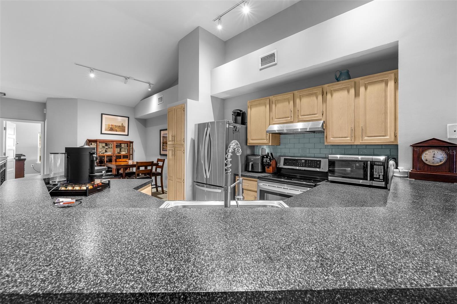 Listing photo id 10 for 1037 Normandy Trace Road 1037