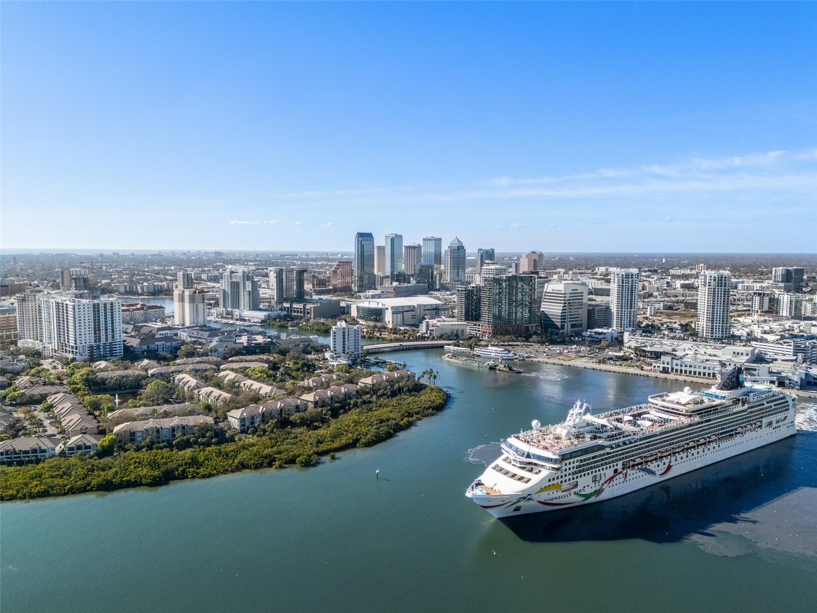 Listing photo id 1 for 1037 Normandy Trace Road 1037