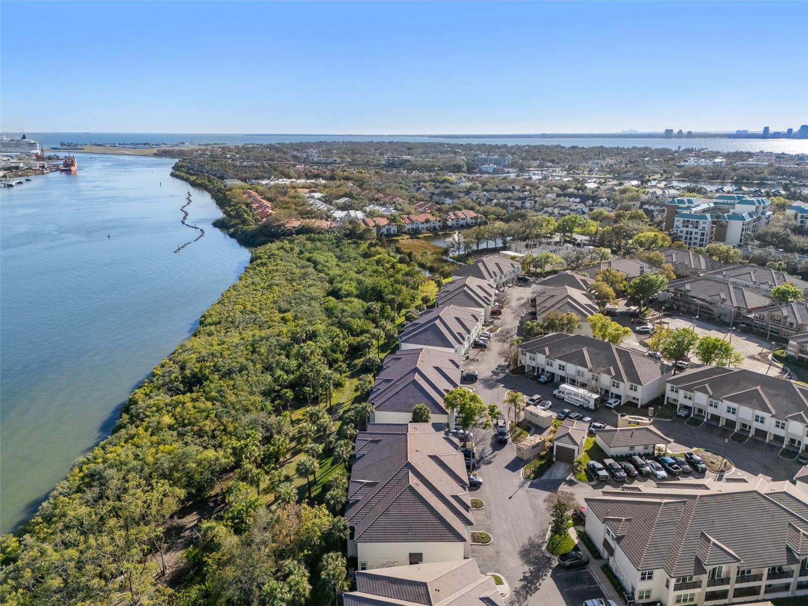 Listing photo id 3 for 1037 Normandy Trace Road 1037