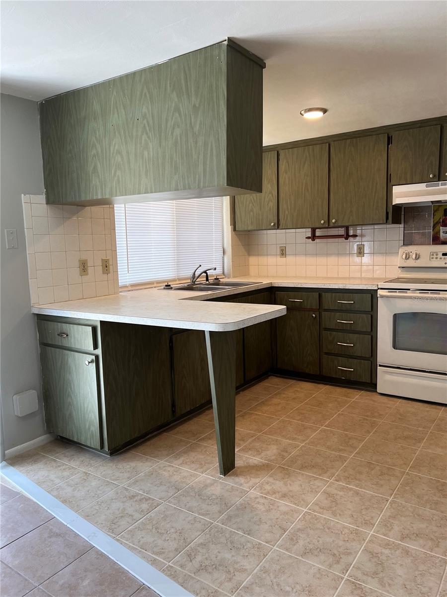 Image 3 of 16 For 5825 Elm Street