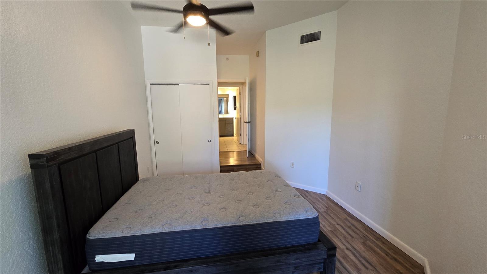 Image 25 of 54 For 520 Armenia Avenue 1238