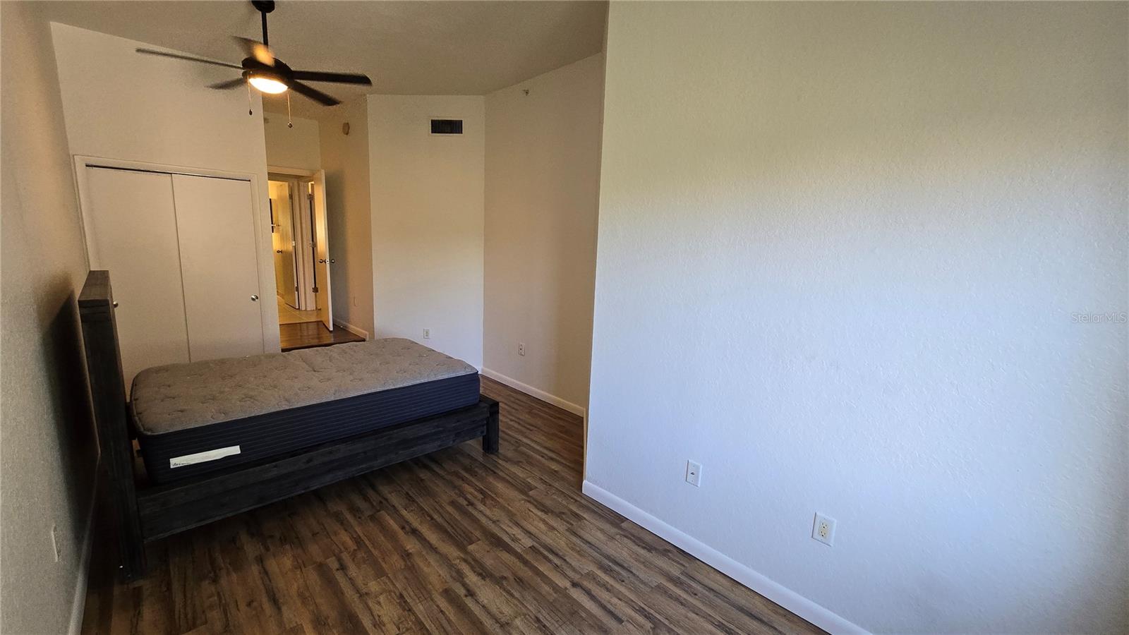 Image 26 of 54 For 520 Armenia Avenue 1238