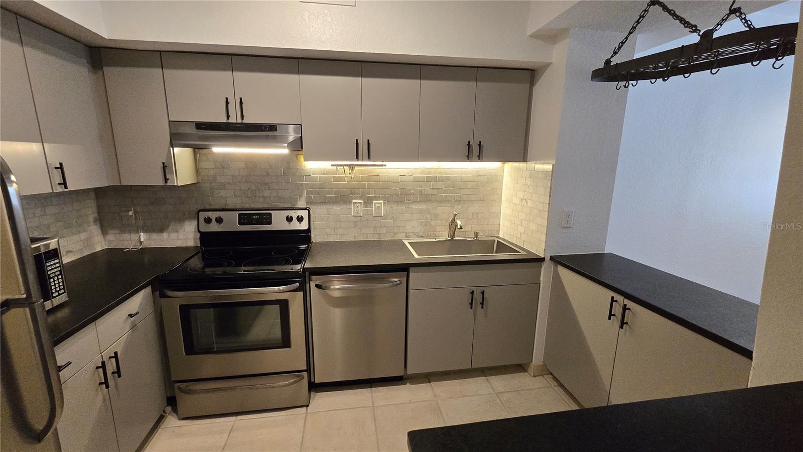 Image 3 of 54 For 520 Armenia Avenue 1238