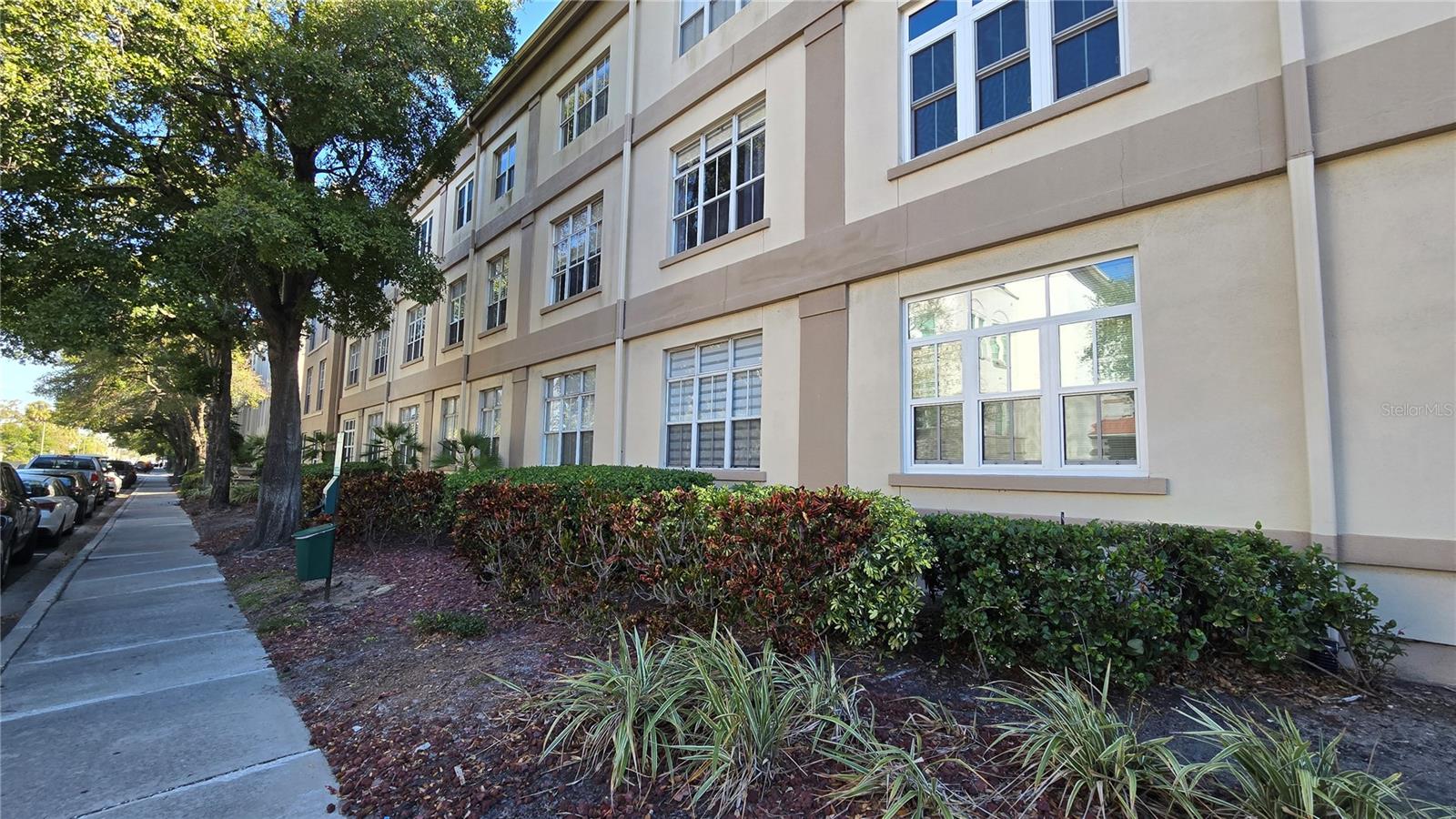 Image 33 of 54 For 520 Armenia Avenue 1238