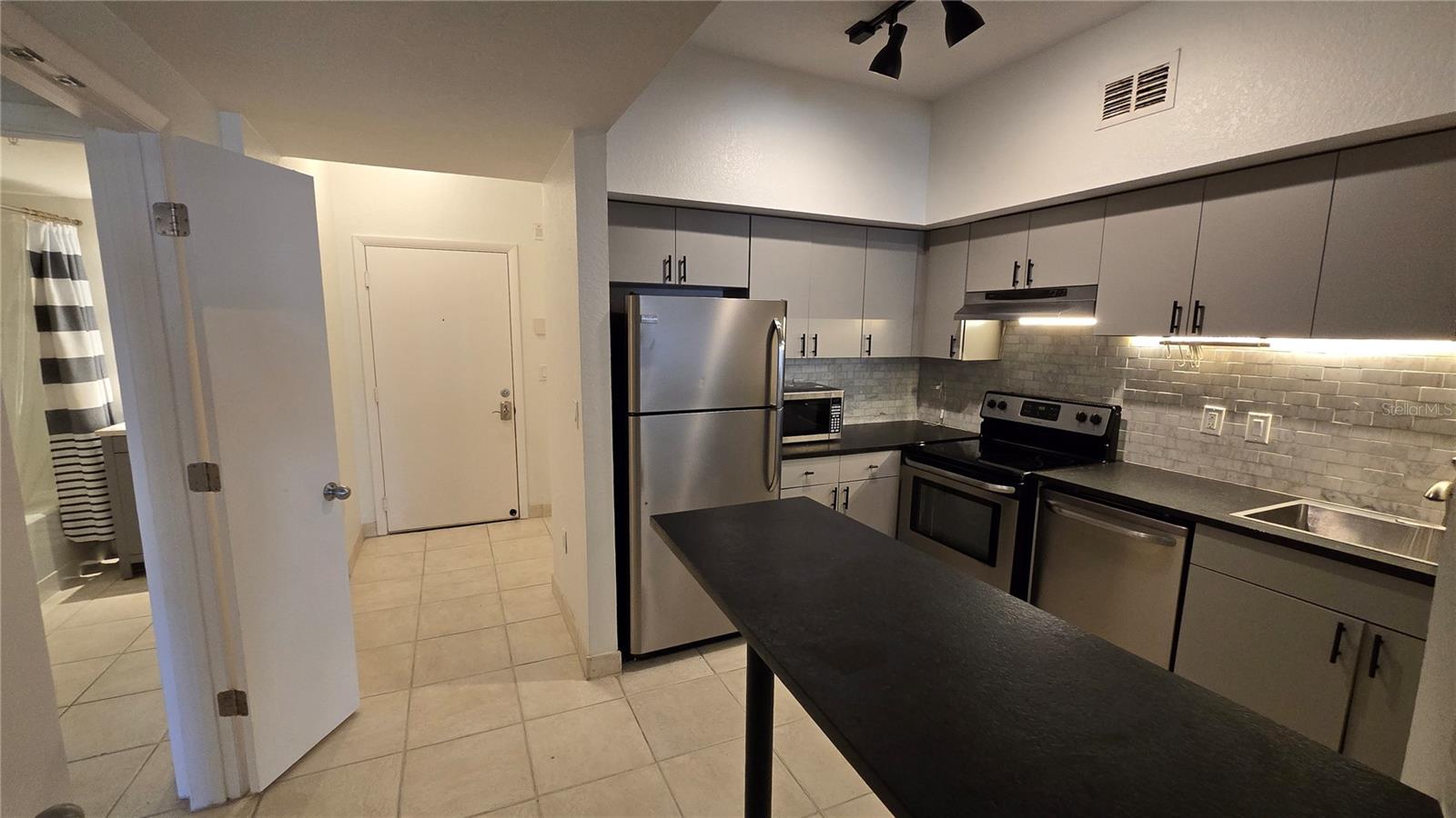 Image 4 of 54 For 520 Armenia Avenue 1238