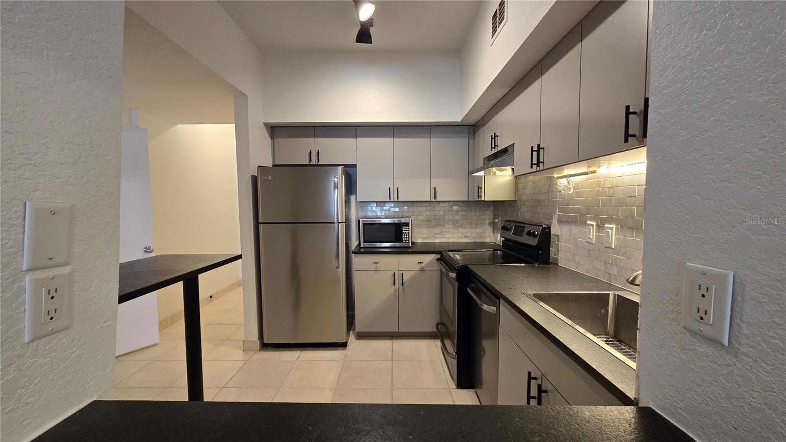 Image 6 of 54 For 520 Armenia Avenue 1238